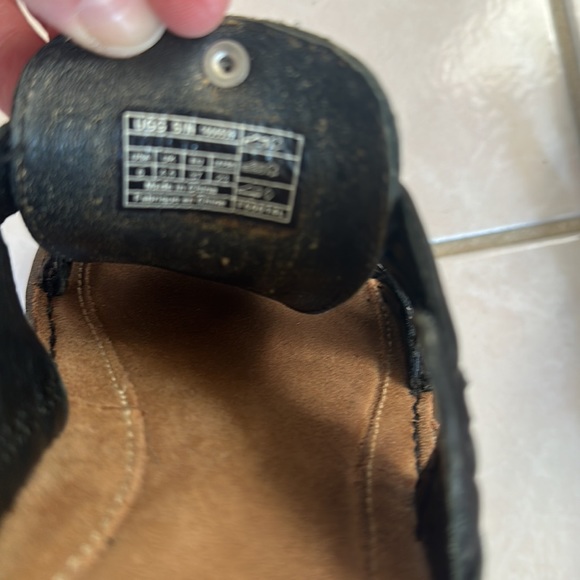 Ugg low heel sandals- very good condition - Picture 7 of 7